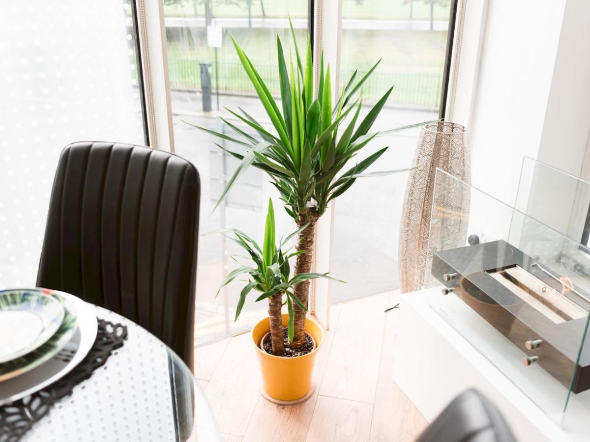 Pass The Keys Stylish 2Bed Rental Unit Glasgow Green Buitenkant foto