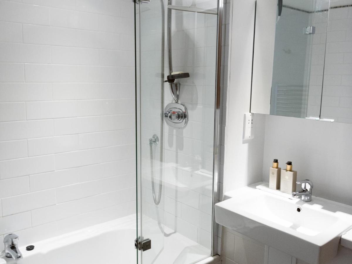 Pass The Keys Stylish 2Bed Rental Unit Glasgow Green Buitenkant foto